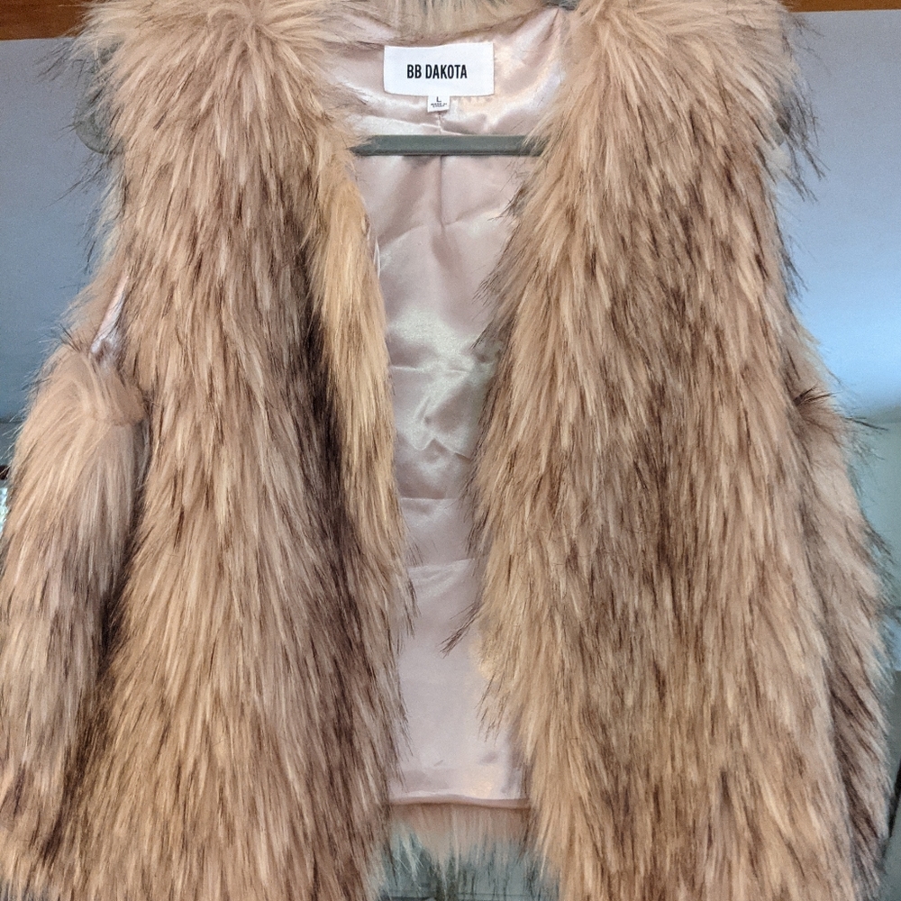 Faux Fur BB Dakota vest - Picture 3 of 3